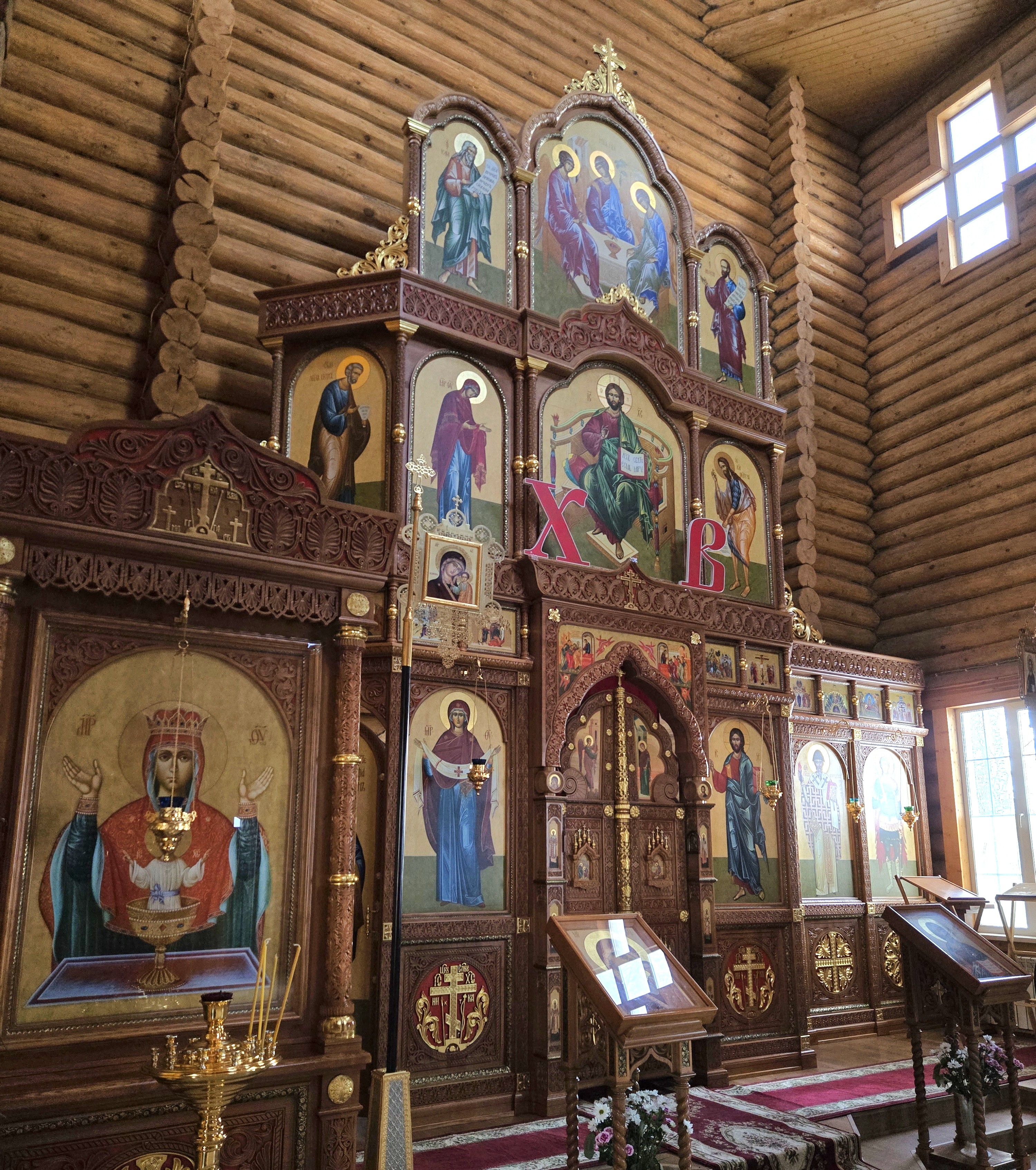 Главный иконостас храма